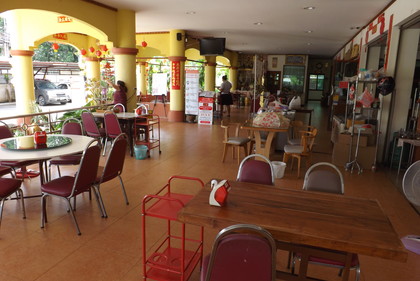 店内の様子（エアコンなし）